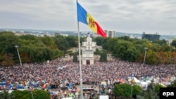 Воскресный митинг собрал десятки тысяч человек