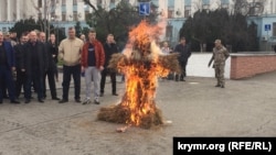 Симферополь, акция «Удар в спину!» против антироссийской политики Турции, сожжение чучела Реджепа Эрдогана, 27 ноября 2015 года