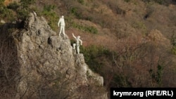 Вниз с горы Ай-Никола: по туристическим тропам Крыма (фотогалерея)
