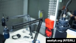 AzadlıqRadiosunun Bişkekdəki ofisində studiya